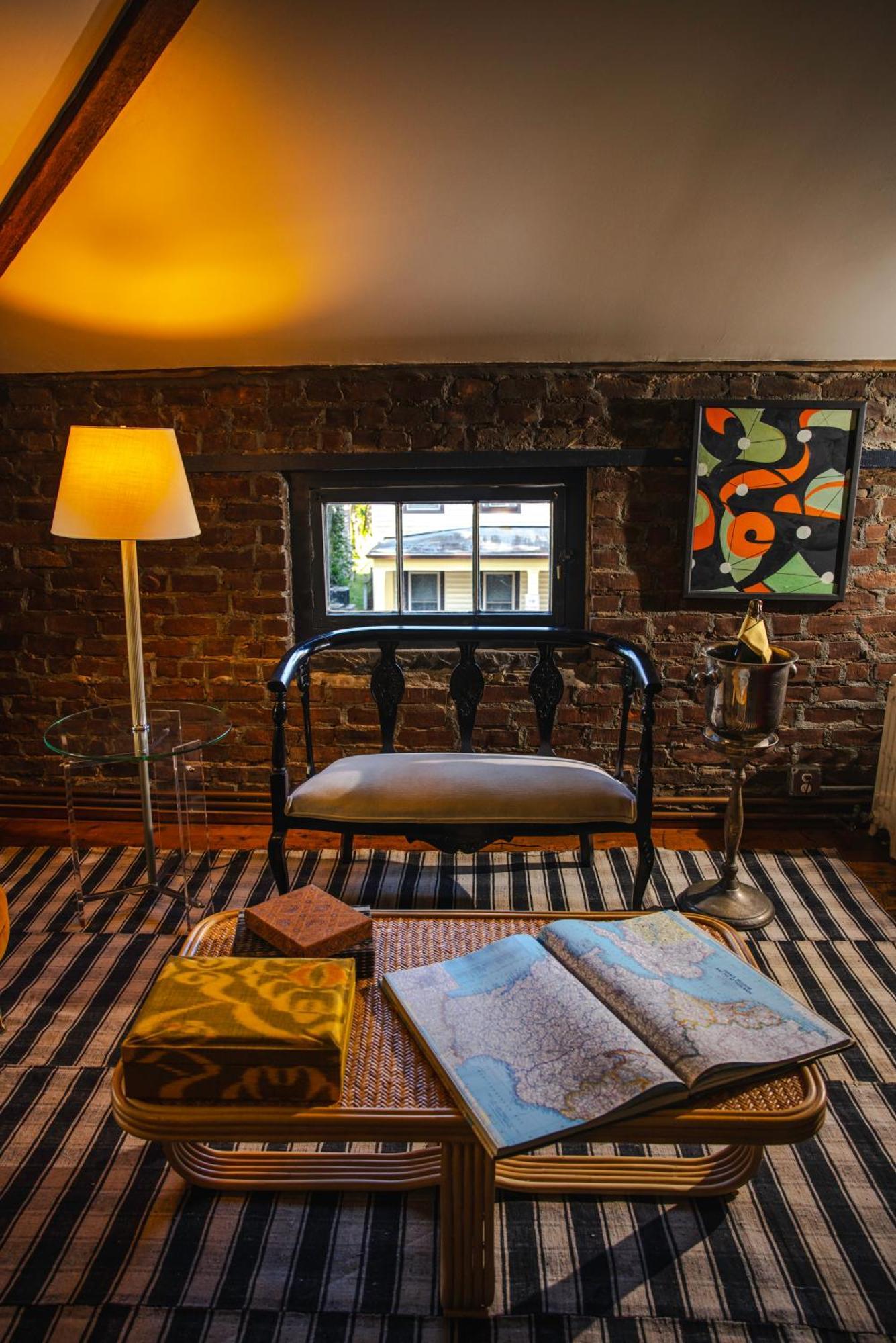 Bed and Breakfast Kingston Carriage House Экстерьер фото